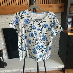 Croft & Barrow Women's White and Blue Floral Short Sleeve Tee